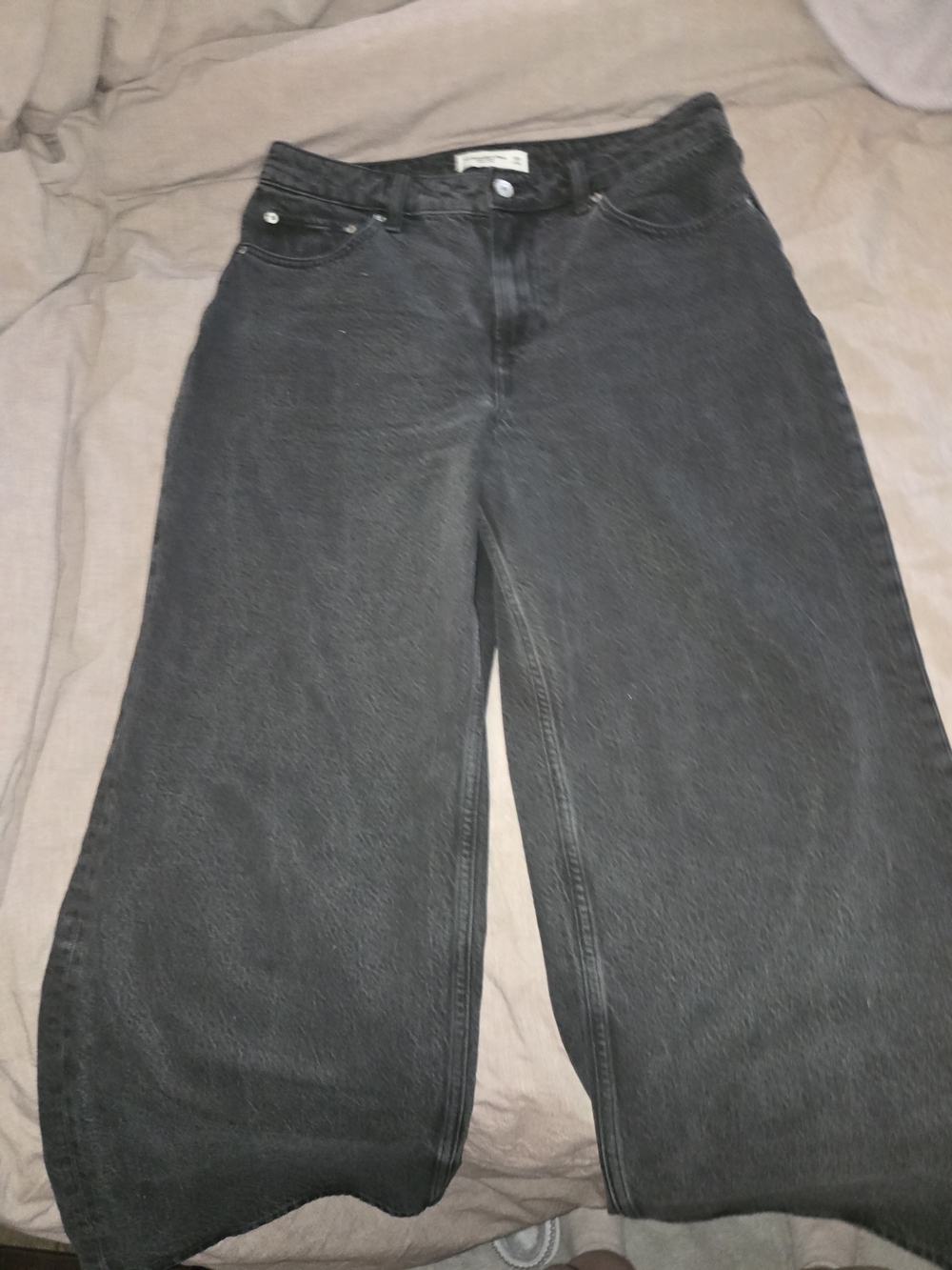 Abercrombie & Fitch Black High-Rise Wide-Leg Jeans - Picture 2 of 4